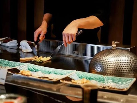 使用志铭铁板烧设备制作美食的做法